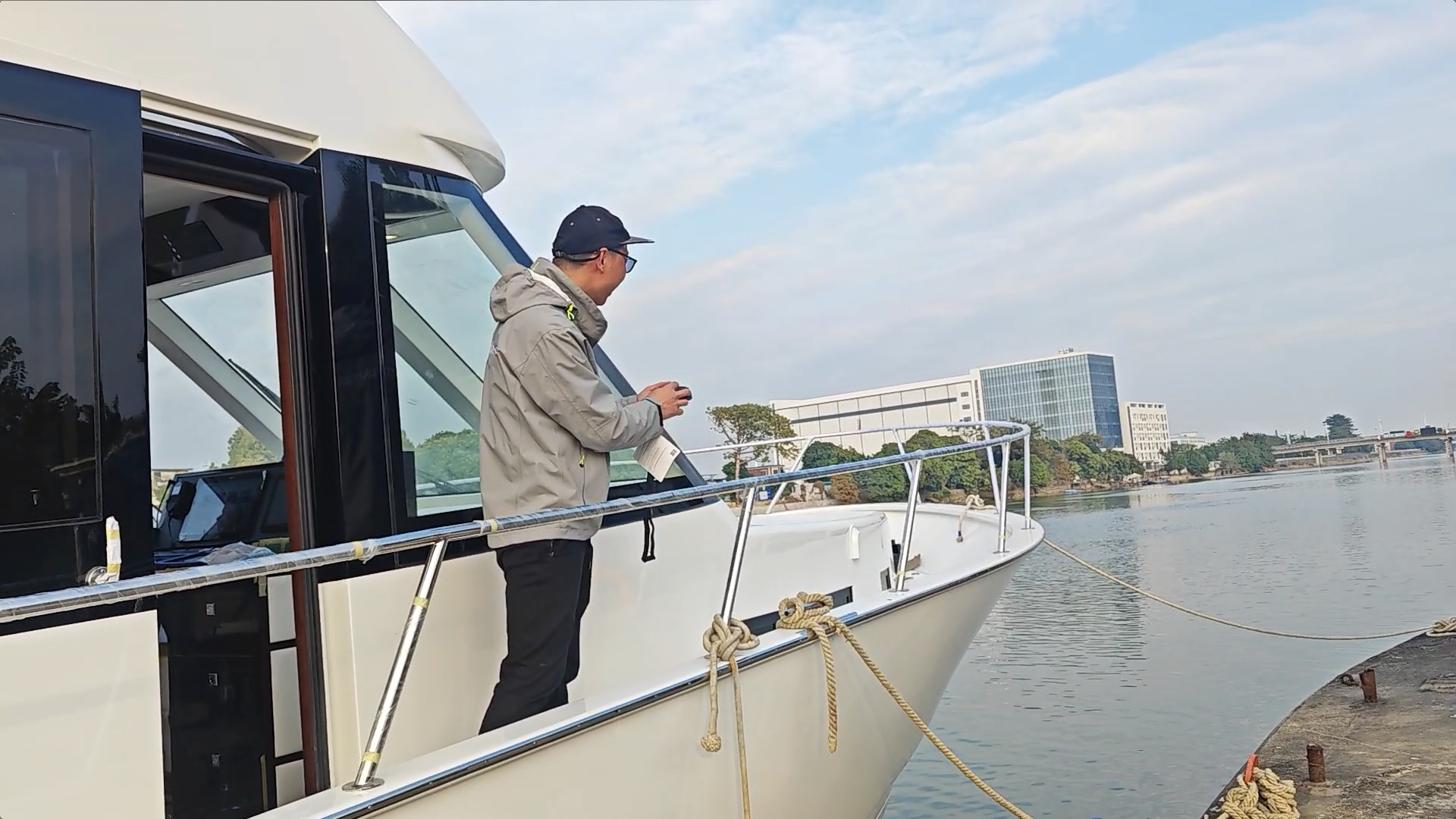 江华游艇-Dockmate无线遥控泊船系统